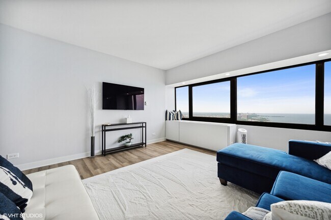 Building Photo - 175 E Delaware Pl