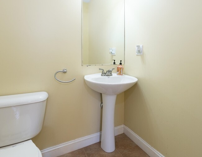 Building Photo - 4 Lowther Pl