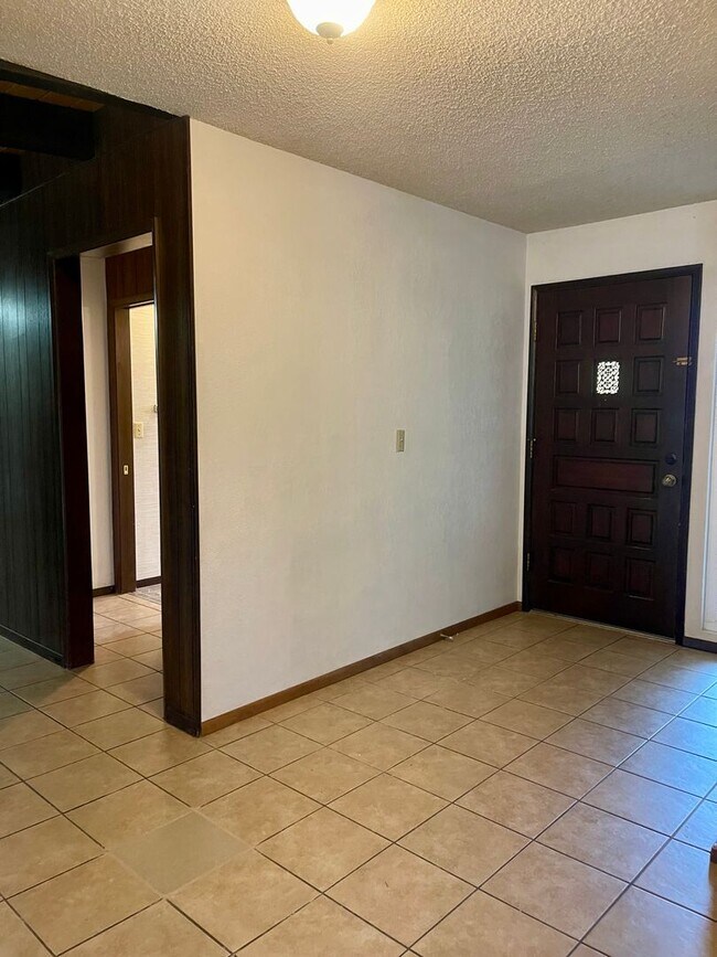 Building Photo - CHARMING 3 BED 2 BATH HOUSE WITH NEW HVAC, ROOF & LARGE FENCED BACKYARD