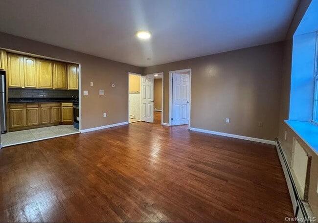 Building Photo - 590 E 178th St