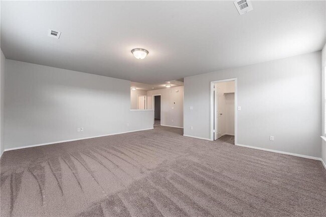 Building Photo - 6601 SW Chestnut Hill Rd