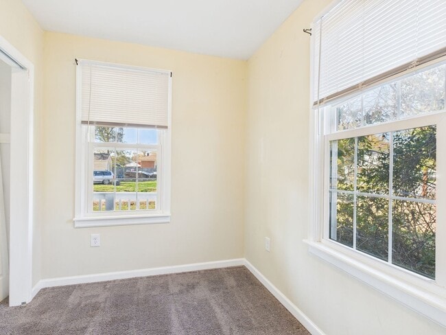 Building Photo - 604 W Vine St