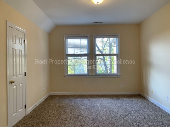 Building Photo - 411 Hogan Woods Cir