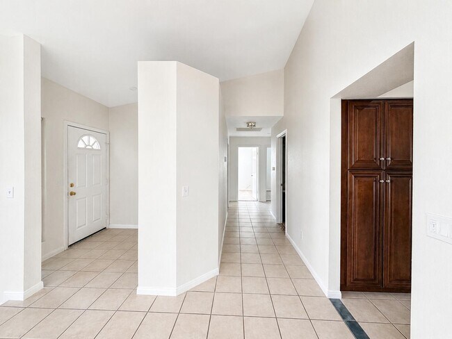 Building Photo - 68412 Descanso Cir