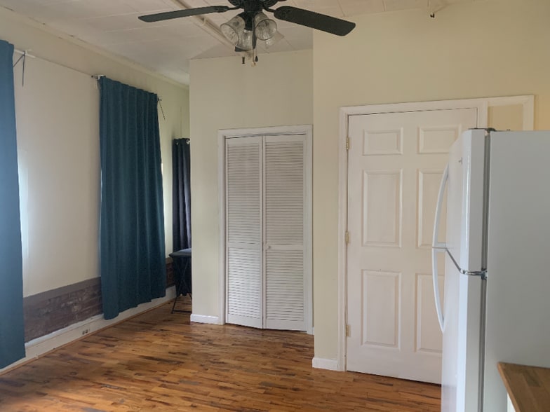 Building Photo - 1415 Kemper St