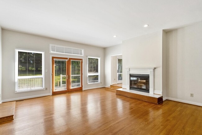 Building Photo - 445 Springvale Rd