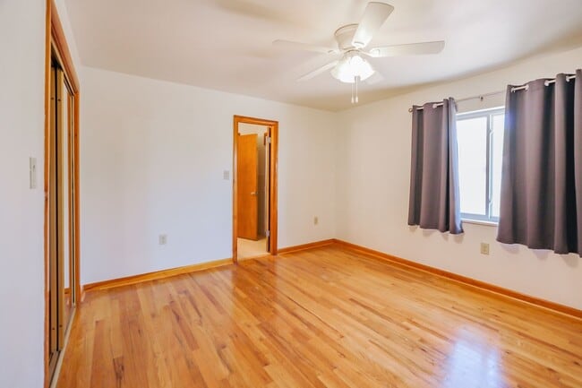 Building Photo - Roomy 3 Bedroom Home with Two Living Spaces