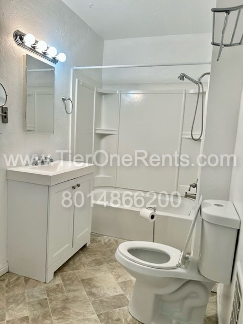 Building Photo - This property offers a NO DEPOSIT option available for qualified renters!