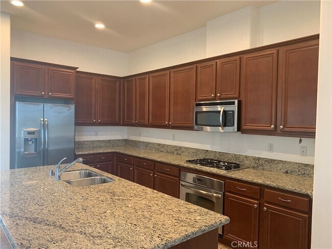 Building Photo - 77184 California Dr