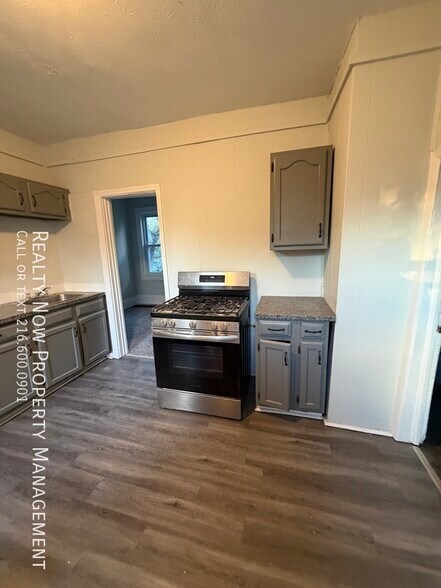 Building Photo - 3507 Carlyle Ave