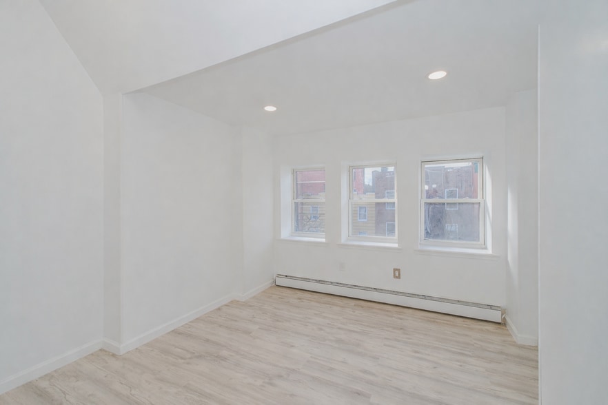 Building Photo - 384 Lafayette Ave