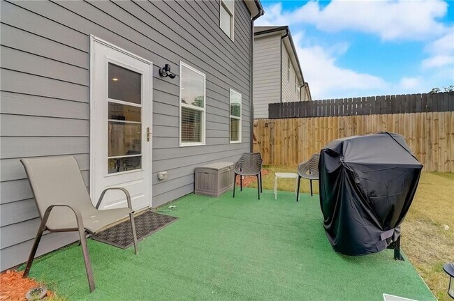 Building Photo - 7246 Gladstone Cir