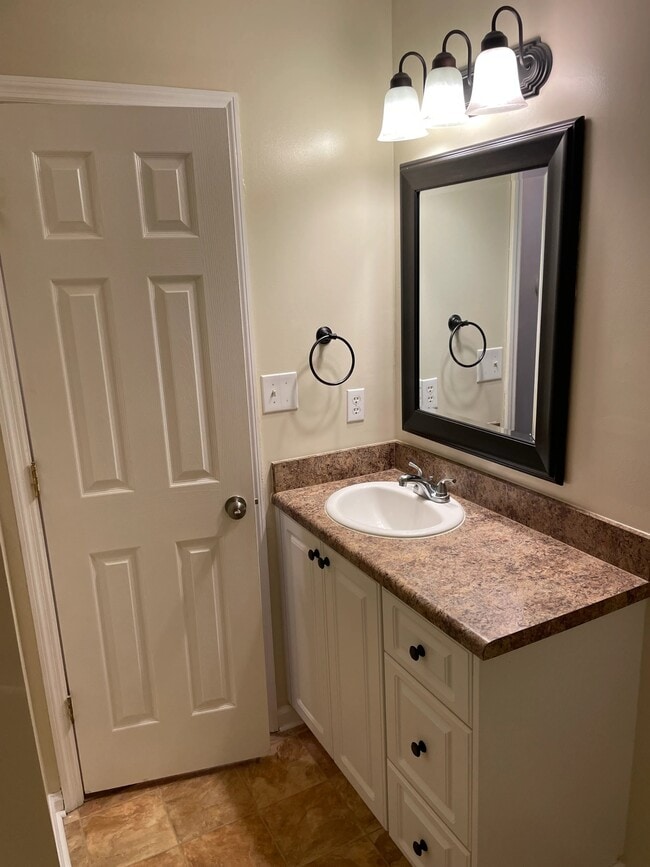 Building Photo - 2817 Ridgecrest Dr