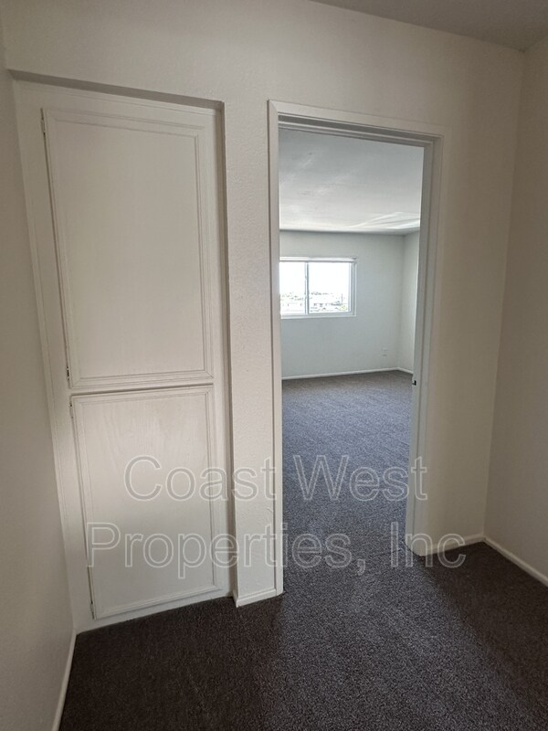 Building Photo - 1168 Cypress Ave