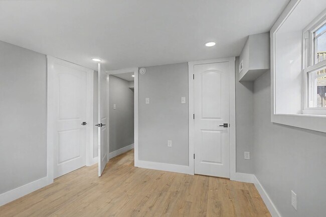 Building Photo - 534 Rosewood Dr