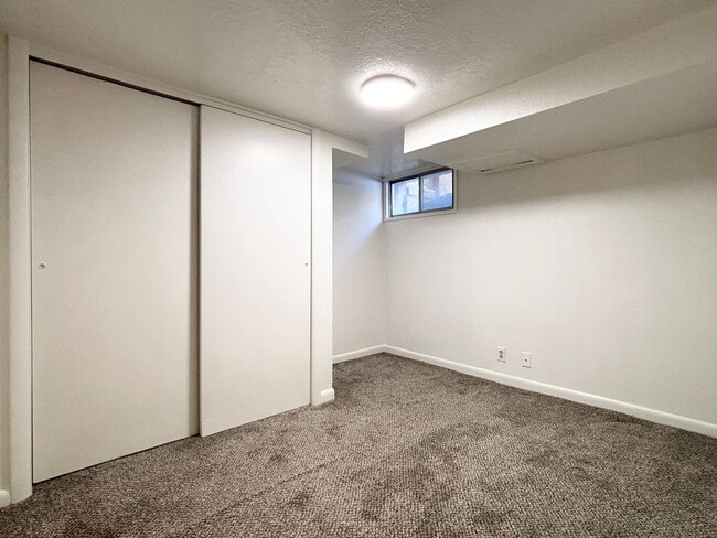 Building Photo - 454 F St