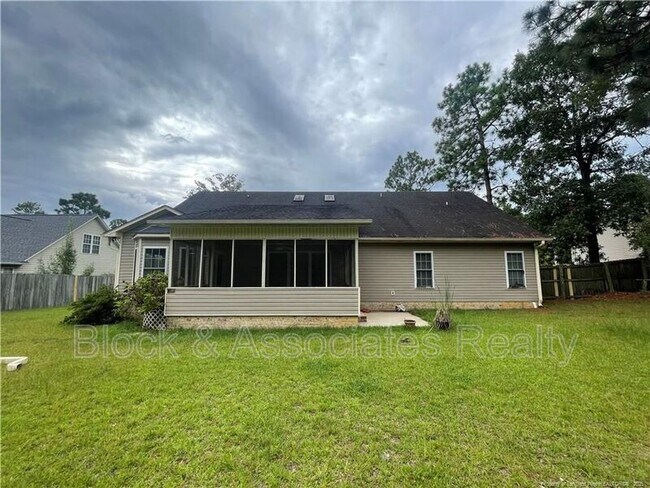 Building Photo - 596 E Lake Ridge Rd