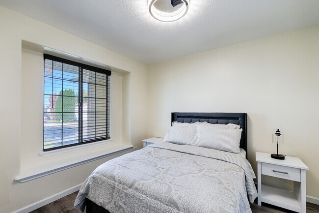 Building Photo - 14229 Shenandoah St