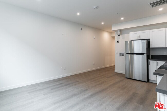 Building Photo - 1227 N Berendo St