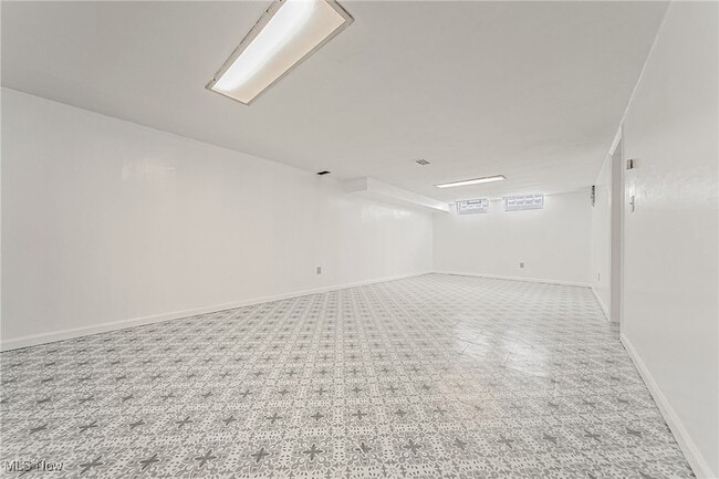 Building Photo - 24111 Edgehill Dr