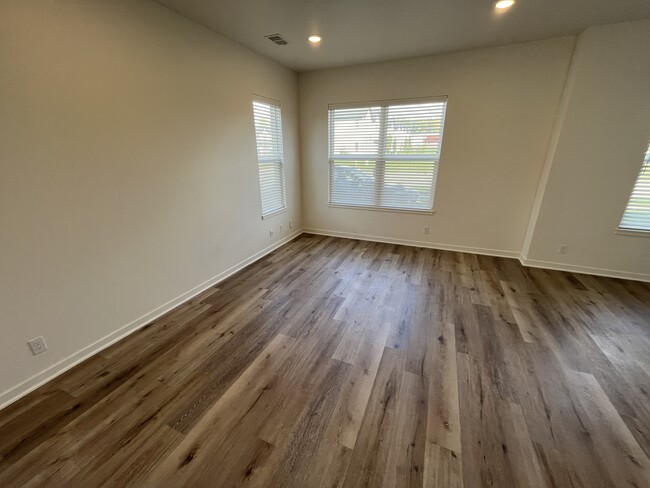 Building Photo - 11295 Sessions Dr NW