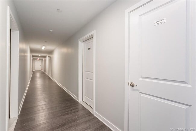 Building Photo - 49 Taylor Ave