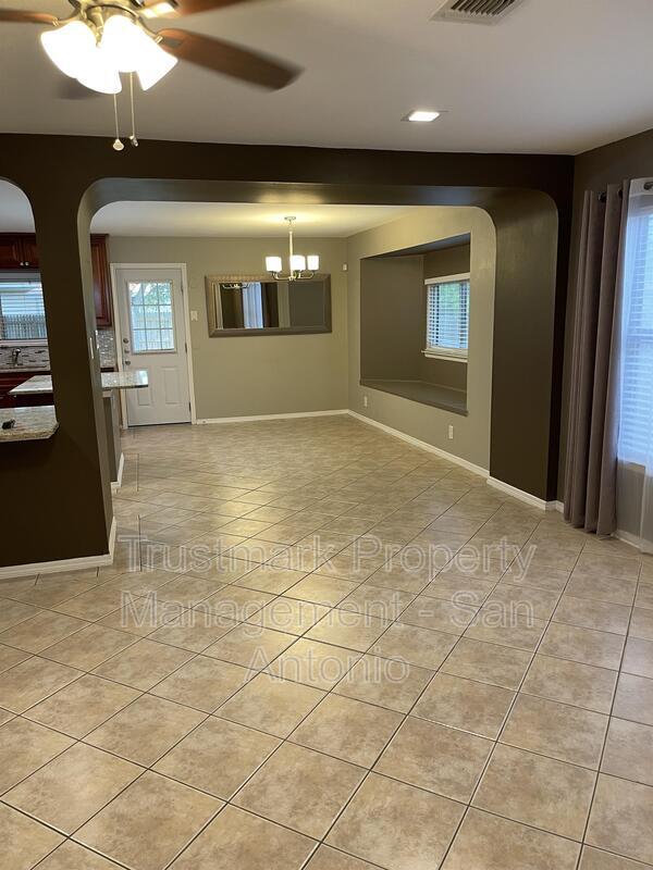 Building Photo - 8335 Bent Meadow Dr