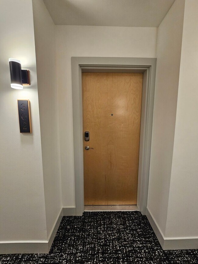 Building Photo - Bright Capitol Hill 1BR at BRIX | Parking Included |
