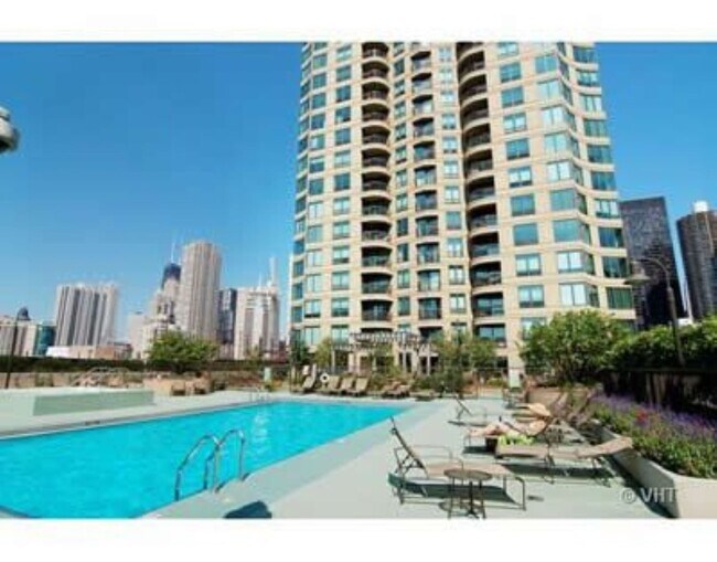 Building Photo - 400 N La Salle Dr