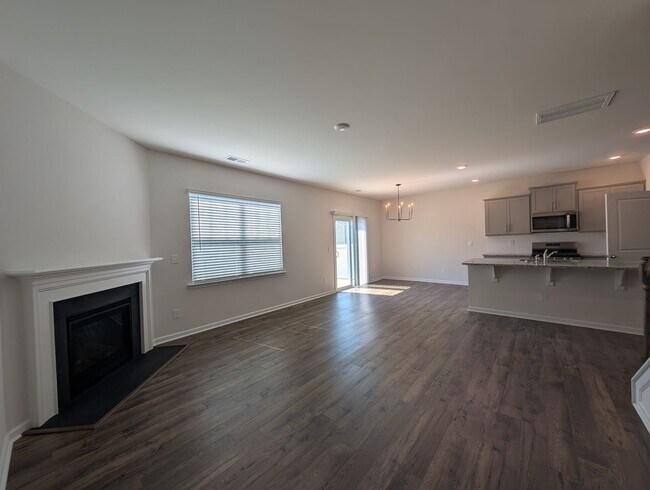 Building Photo - Spacious 2 story, 5 bedroom, 3 bath Home located in Secrest Commons Community!