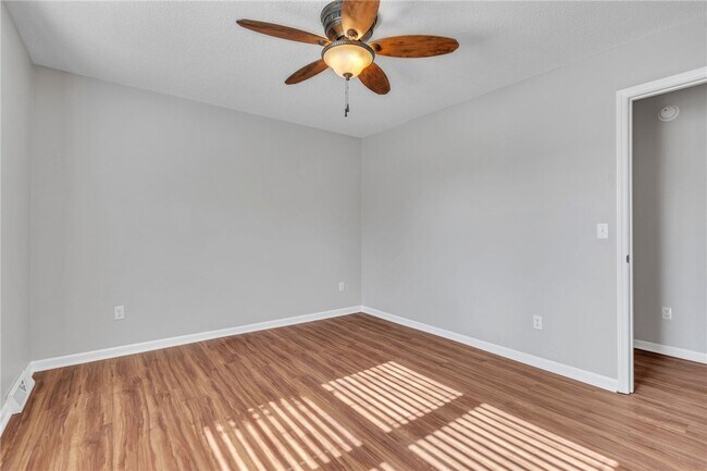 Building Photo - 100 Sunningdale Ct