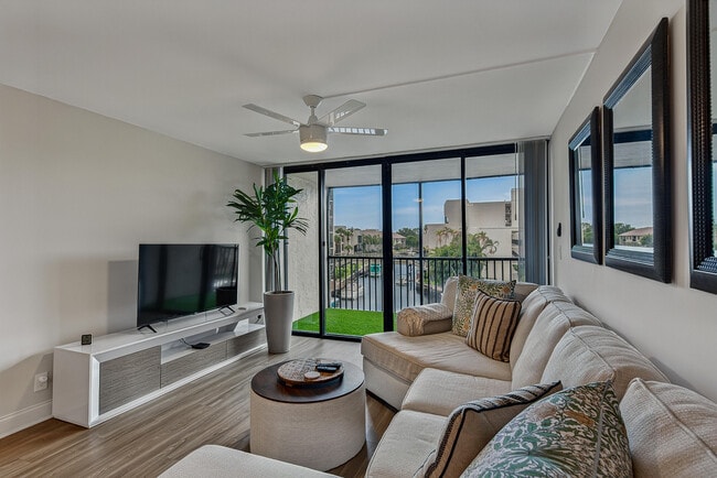 Building Photo - 4 Royal Palm Way