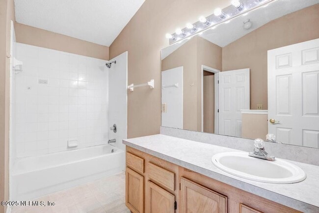 Building Photo - 12895 Bentwater Dr