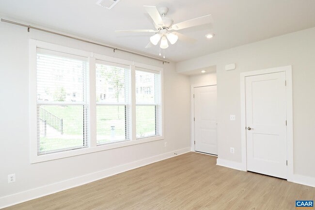 Building Photo - 825 Wesley Ln