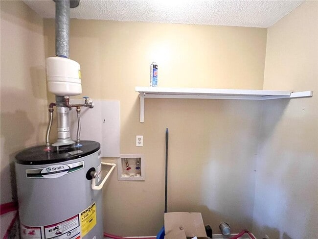 Building Photo - 953 Dickenson Ave