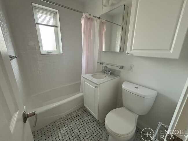 Building Photo - 86 St Paul St