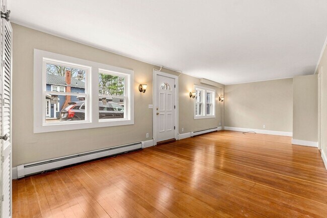 Building Photo - 9 Maple Cir