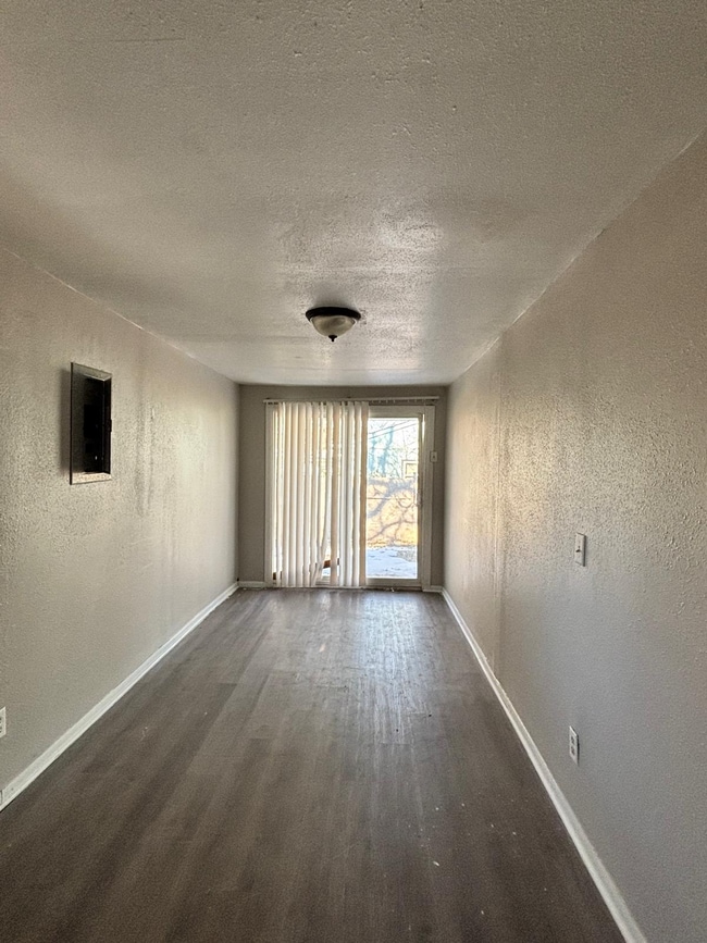 Building Photo - 3962 N Mitthoefer Rd