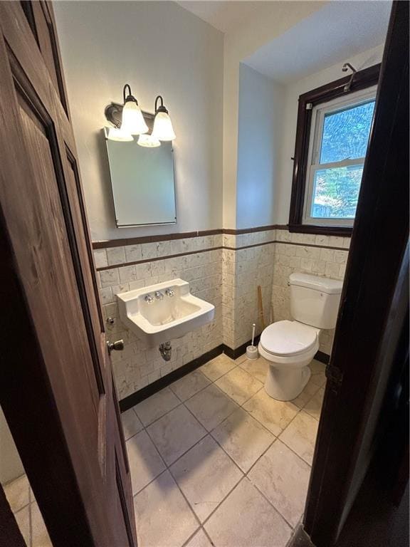 Building Photo - 2165 Hartford Ave