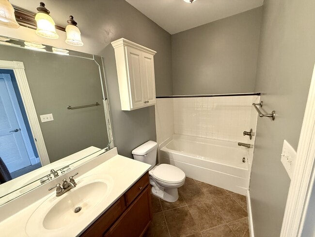 Building Photo - 98 Melrose Dr