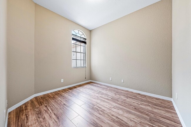 Building Photo - 4981 Bonsai Cir