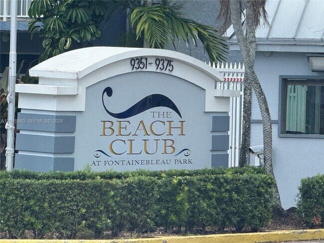 Building Photo - 9371 Fontainebleau Blvd