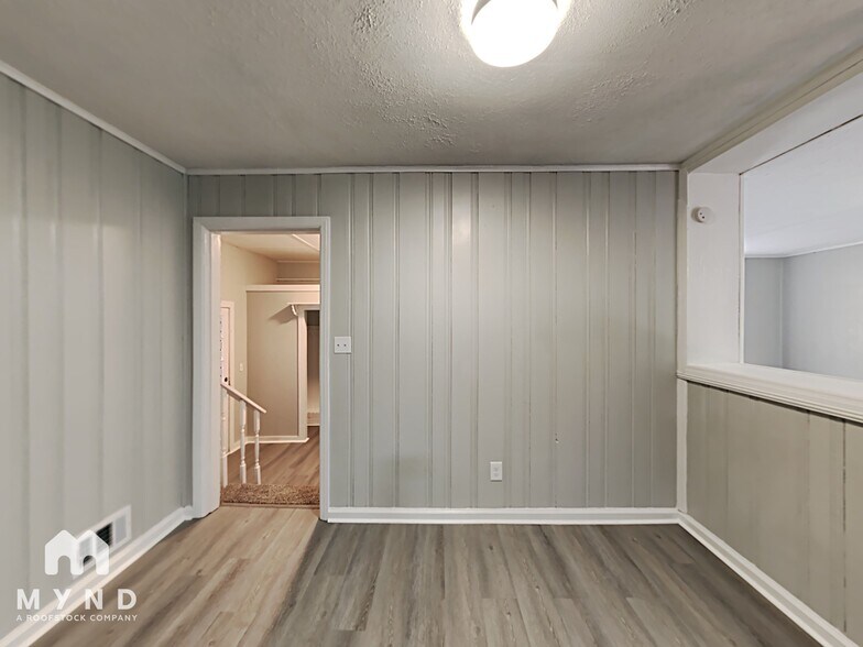 Building Photo - 919 Green Valley Rd SW