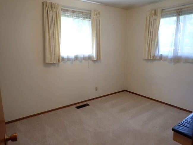 Building Photo - Great Puyallup Valley Rambler