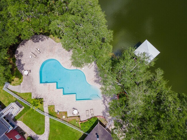 Building Photo - Water Front 1 Bedroom 1 Bath Condo for Rent in Brandon - 2nd Floor - Incredible Views