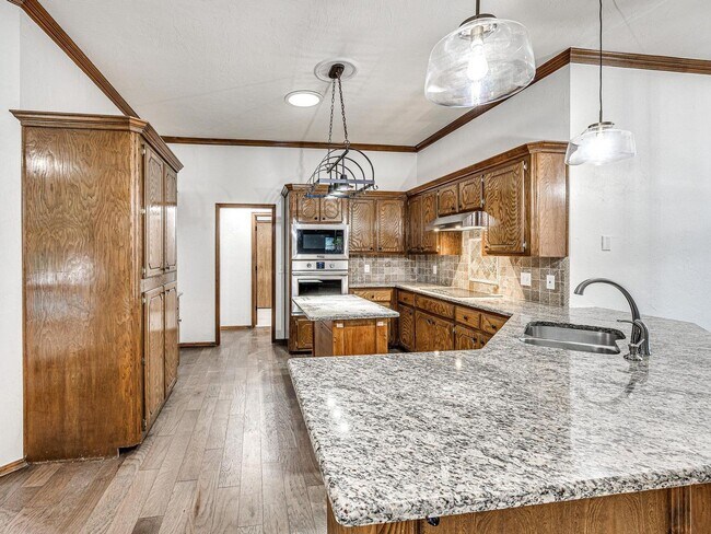 Building Photo - 4 Bedrooms - 3 Bathrooms - 3 Car Garage - ...