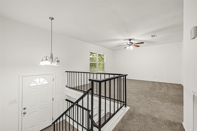 Building Photo - 8610 Timber View Dr