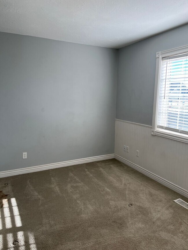 Building Photo - THIS IS A LEASE TAKEOVER - PLEASE CONTACT ...