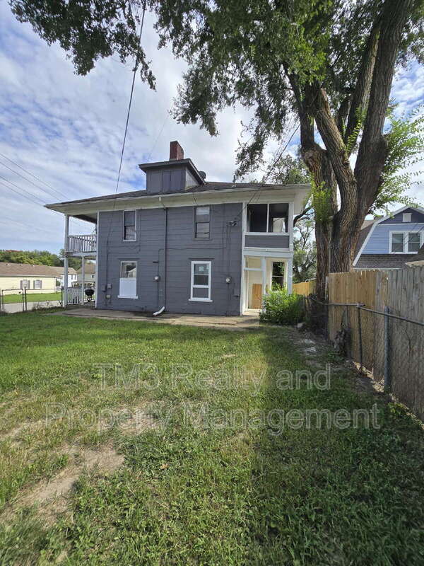 Building Photo - 302 Miami St