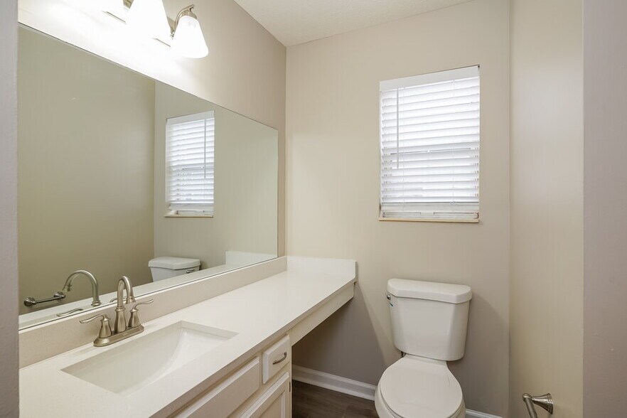 Building Photo - 1016 Mansker Dr